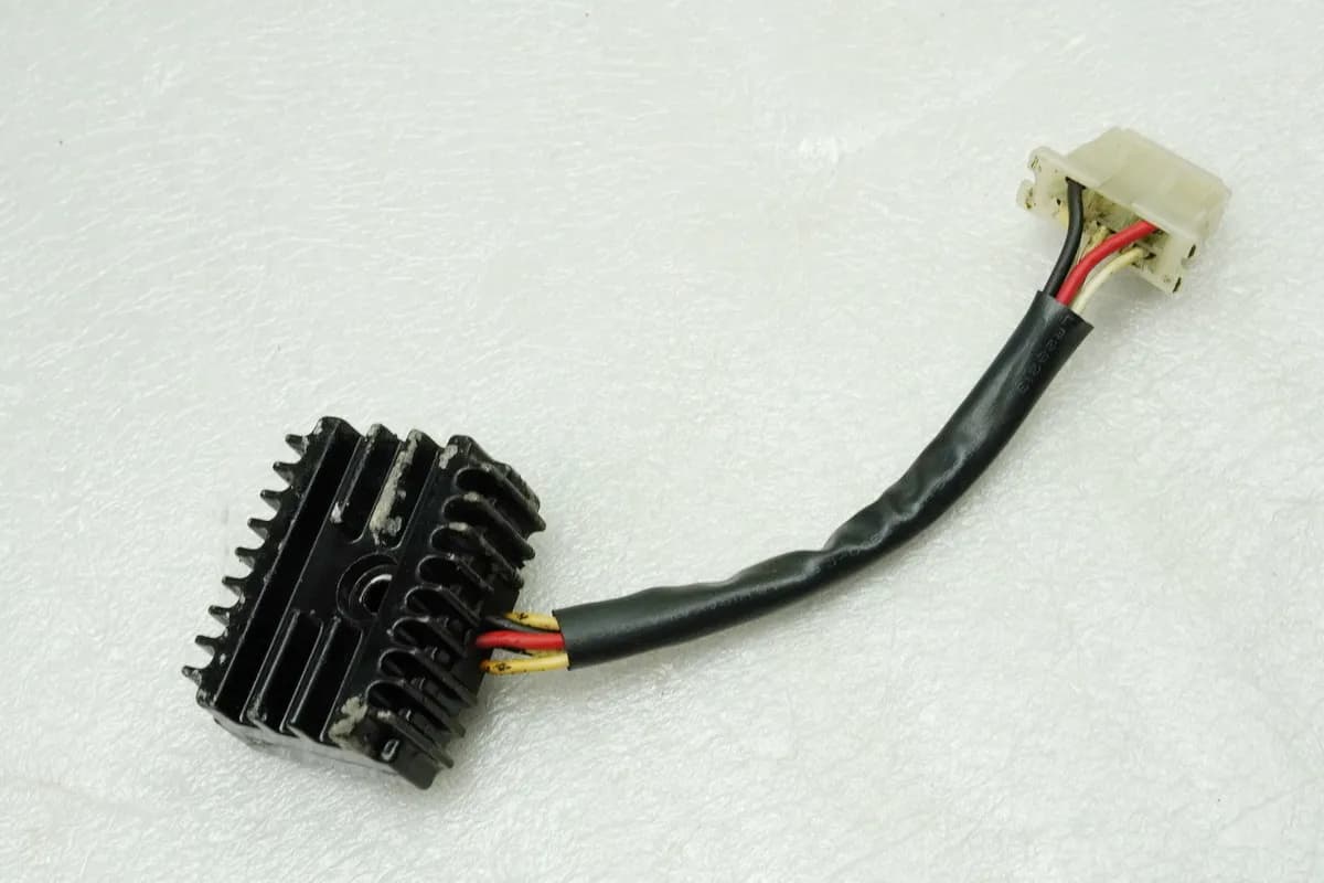 YAMAHA RD 250 1A2 Laderegler Regler Spannungsregler Gleichrichter