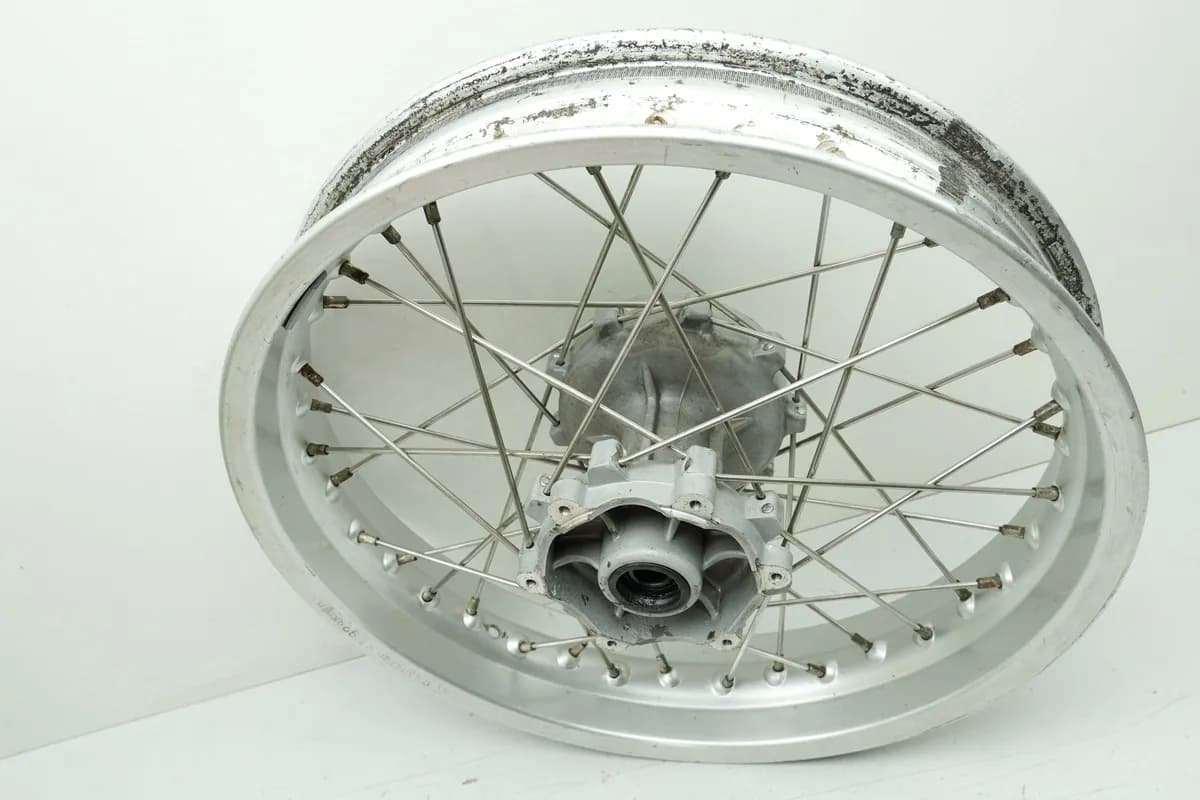 Aprilia Pegaso 650 GA (MX) Felge hinten Hinterrad Nabe Speichen Felgenring