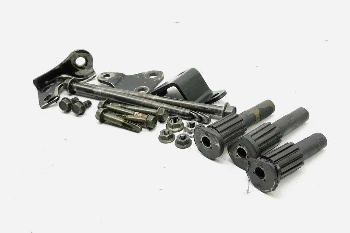 KAWASAKI EN 500 EN 500 A Halterung Motor Achse Schrauben Distanz Motorhalter