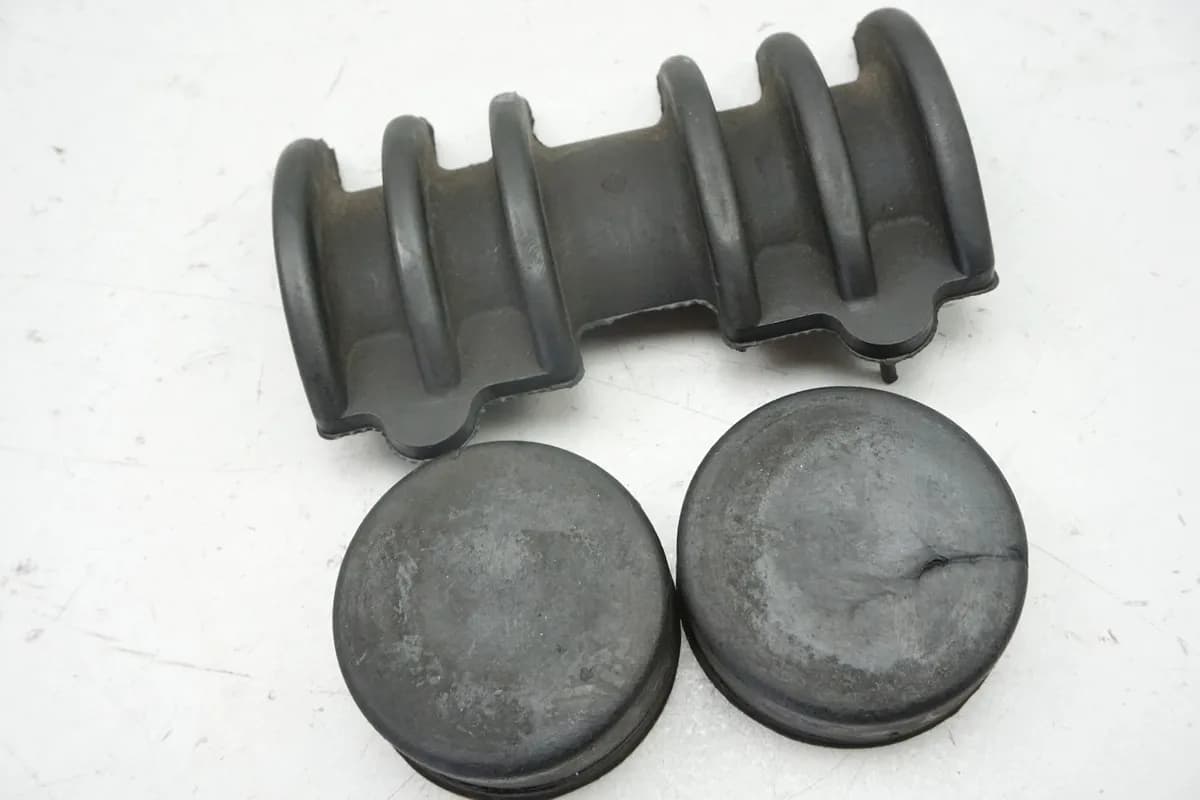 KAWASAKI GPZ 1100 ZXT10E Tank Gummis Auflage Halter