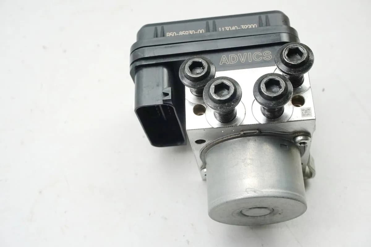 YAMAHA XSR 900 RN43 ABS Pumpe Druckmodulator Steuerteil