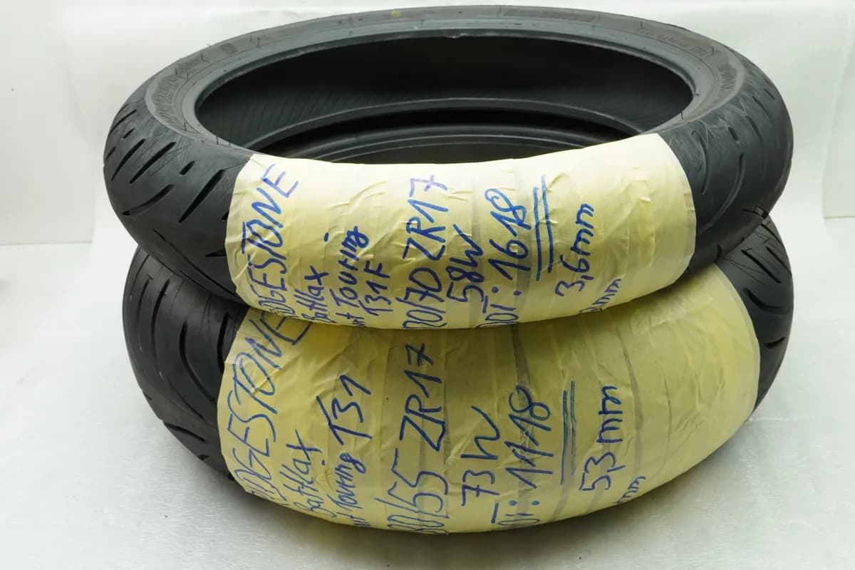 Bridgestone T31 Sport Touring Reifen Reifensatz 120/70 ZR17 + 180/55 ZR17