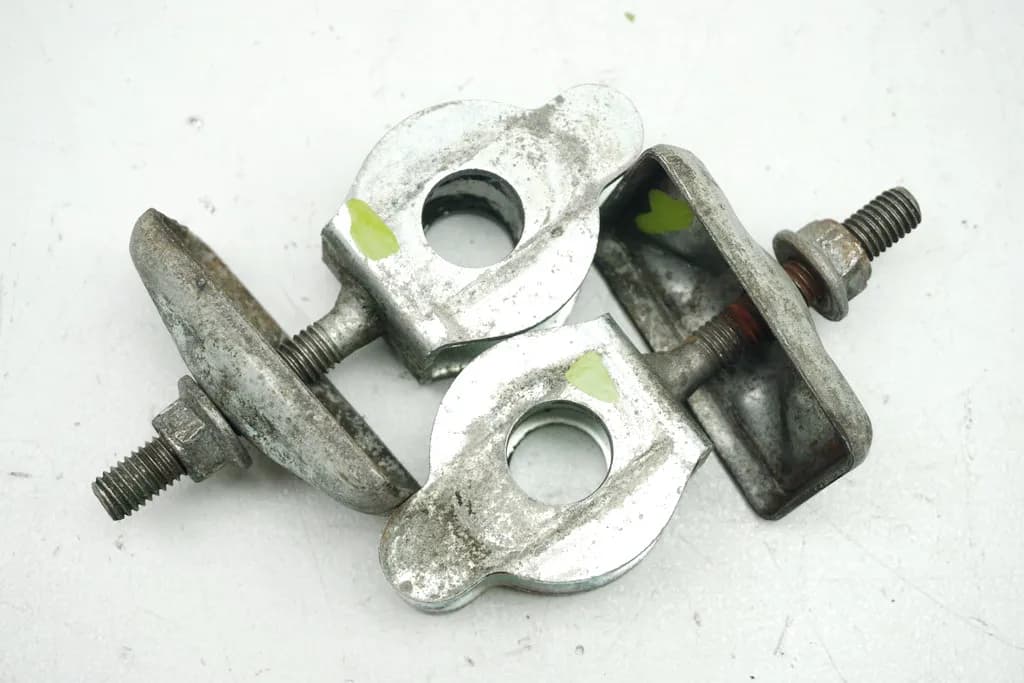 SUZUKI VL 125 WVA4 INTRUDER KETTENSPANNER PAAR für SCHWINGE