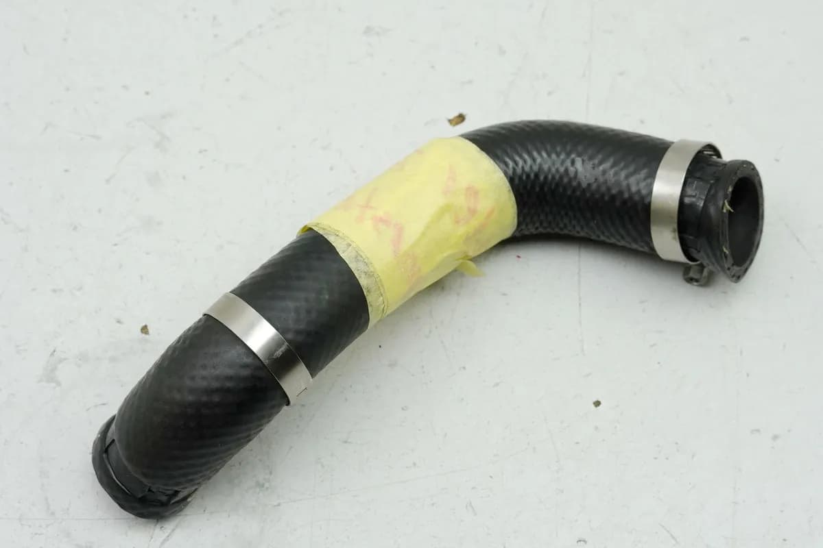 SUZUKI GSF 400 GK75B Bandit Kühlerschlauch Kühler rechts Thermostat