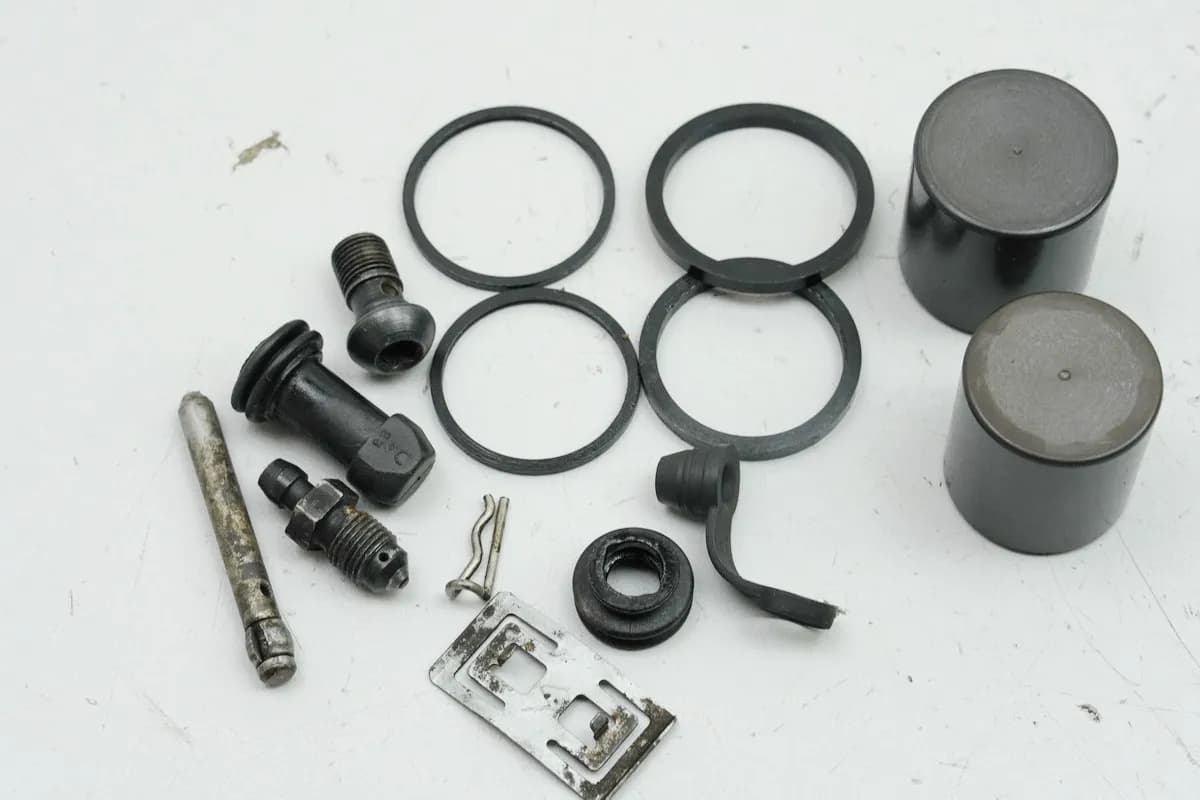 BMW F 650 CS SCARVER Bremskolben für Bremssattel vorn Bremszange Kolben