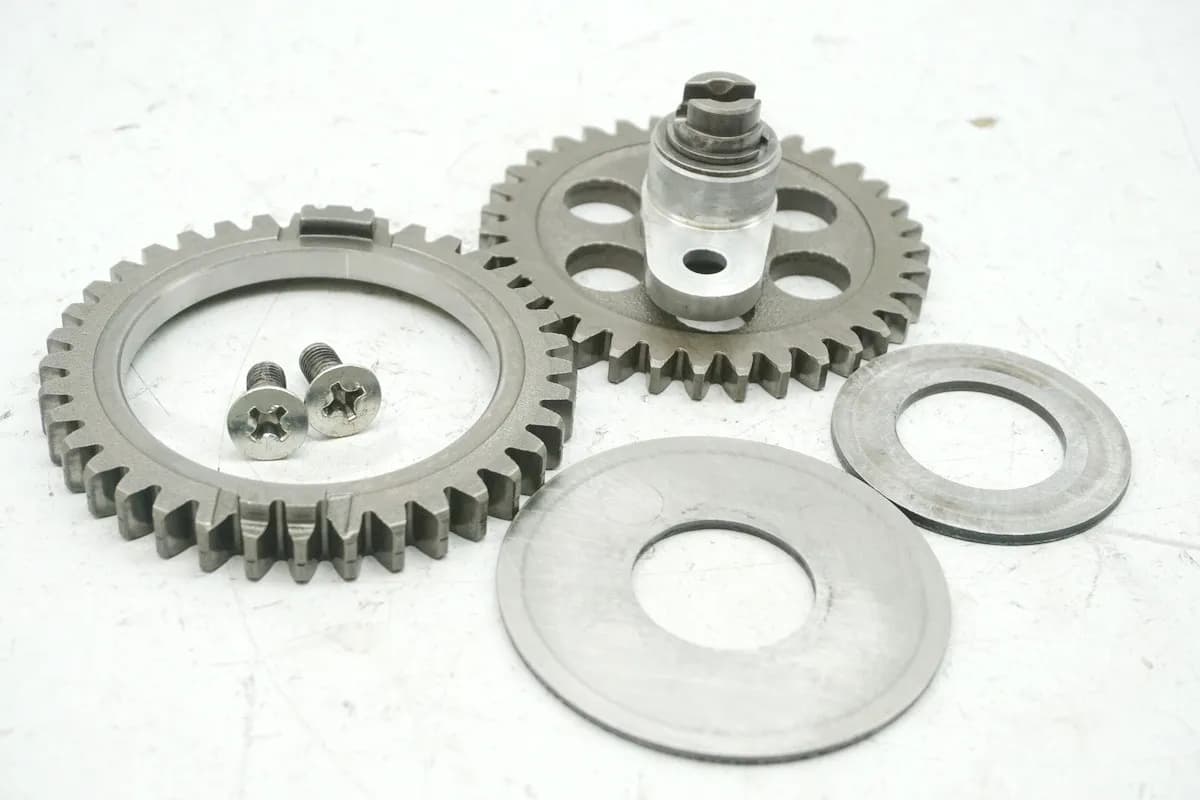 KAWASAKI GPZ 1100 ZXT10E Zahnrad Ölpumpe Antrieb Ritzel