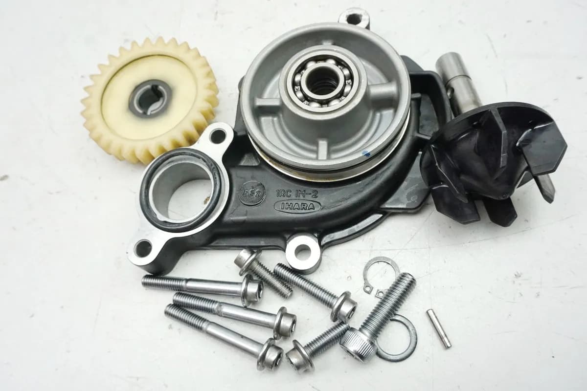 YAMAHA XSR 900 RN43 Wasserpumpe Water Pump