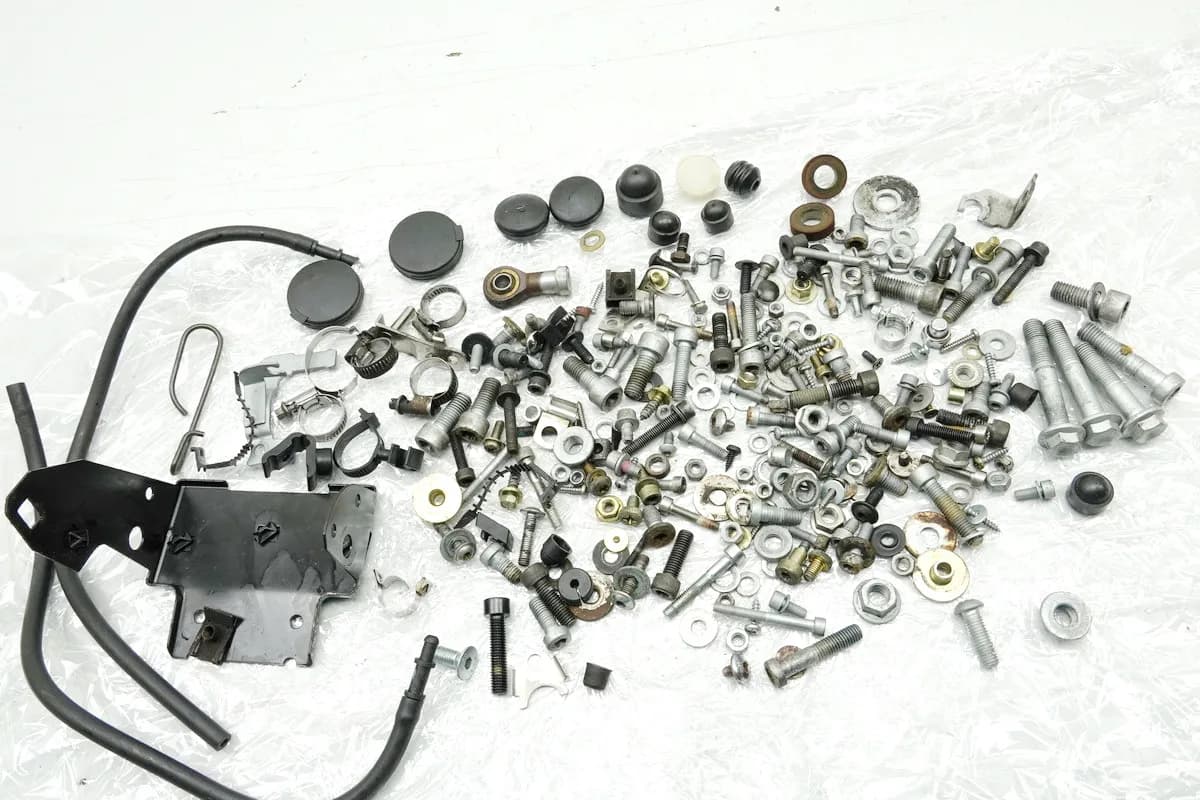 BMW R 850 R 259 Schrauben & Kleinteile (für Rahmen Fahrwerk) - 44271 km