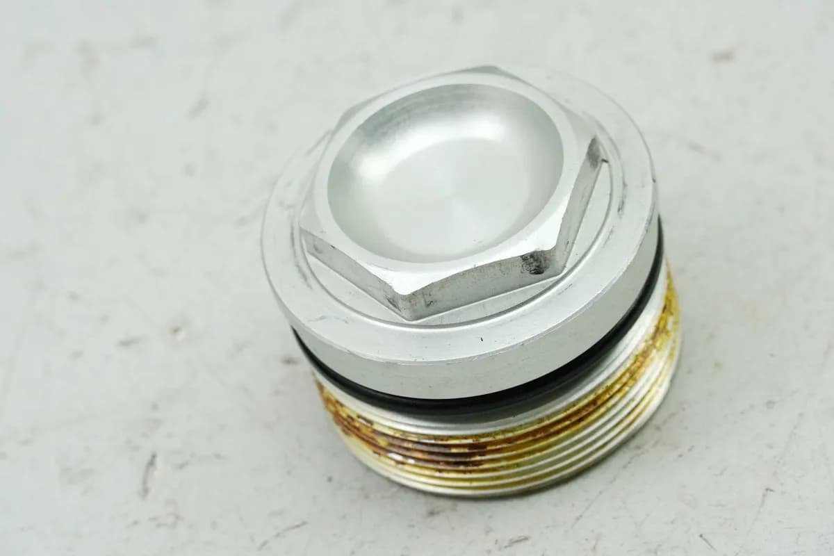 Aprilia Pegaso 650 660 Strada Gabel Verschluß Schraube Stopfen (für Standrohr)