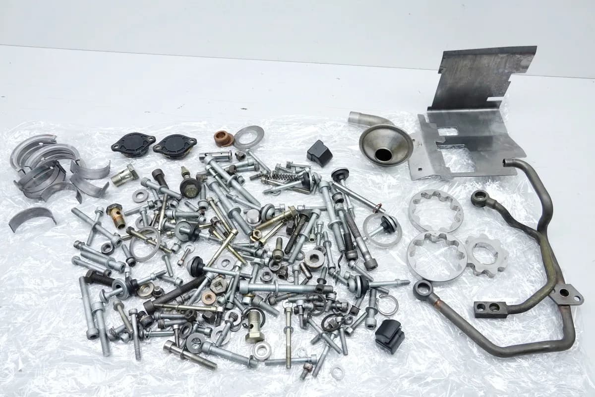 BMW R 850 R 259 Schrauben & Kleinteile (für Motor) - 44271 km