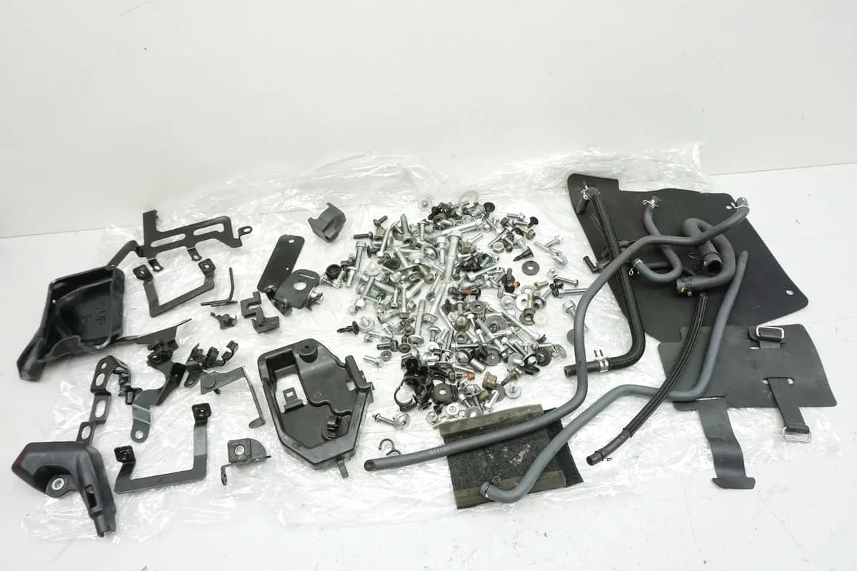 YAMAHA XSR 900 RN43 Schrauben Kleinteile Halter