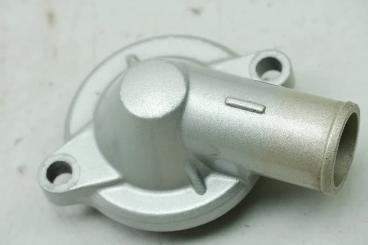 Aprilia Pegaso 650 660 Strada Thermostatgehäuse Motordeckel Cover Motor