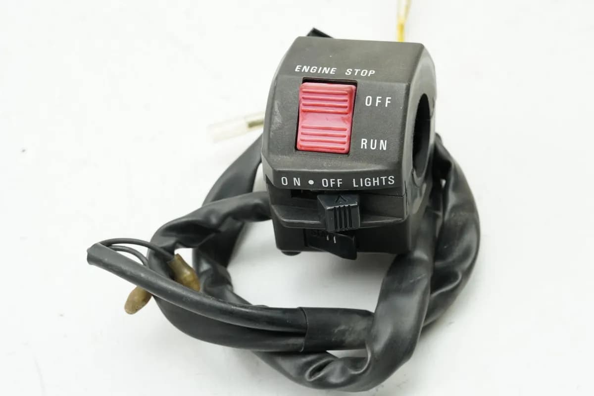 SUZUKI GSF 400 GK75B Bandit Lenkerschalter rechts Schalter Not Aus Killschalter