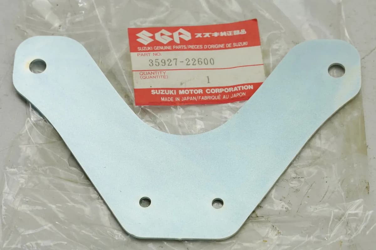 Suzuki Halteplatte Rücklicht Platte Halter original Van Van 35927-22600-000 NEU