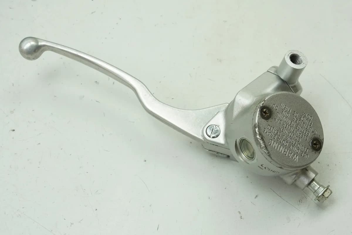 KAWASAKI EN 500 EN 500 A Bremszylinder vorn Bremspumpe Hauptbremszylinder Griff