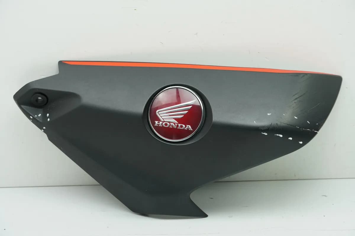 HONDA CBR 1000 RR ABS SC77 Verkleidung Tank links Abdeckung Emblem 86212-MJK-N20