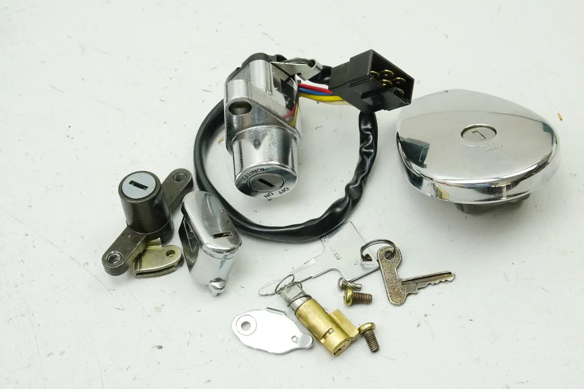 KAWASAKI EN 500 EN 500 A Schloßsatz Zündschloß Tankdeckel Lenkerschloß Schlüssel