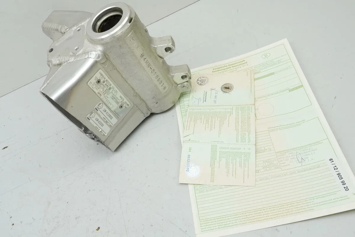 YAMAHA YZF 750 R 4HN Rahmen & Brief Rahmenkopf Typenschild Dokumente Frame