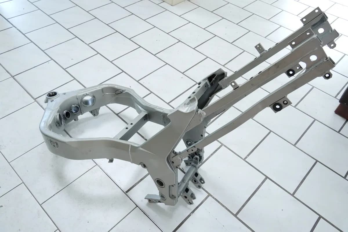 KAWASAKI ZZR 1100 D ZXT10D Rahmen & Brief Frame unfallfrei Vermessungsprotokoll