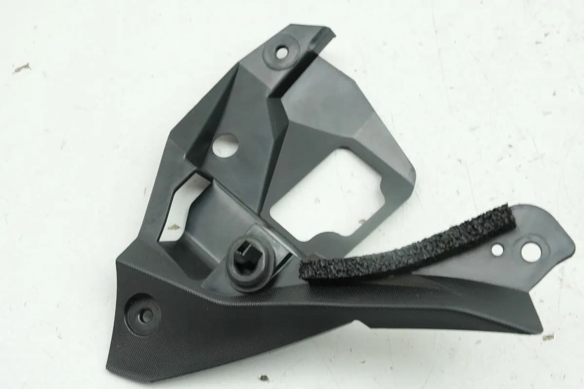 YAMAHA MT07 RM04 Verkleidung innen links Tank Deckel Abdeckung Tankverkleidung