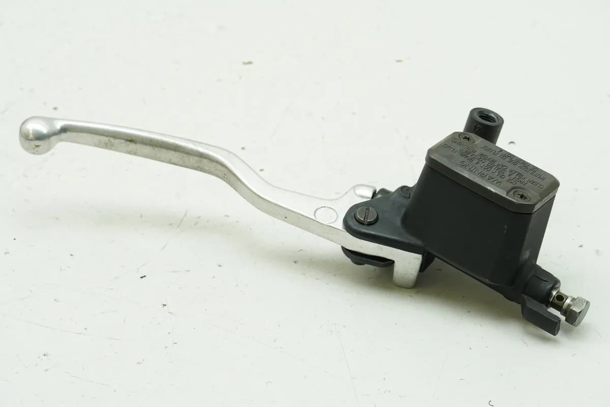 Aprilia Pegaso 650 660 Strada Bremszylinder vorn Bremspumpe Hauptbremszylinder