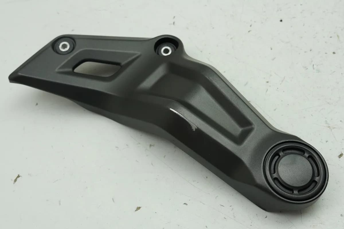 YAMAHA MT07 RM04 Deckel Fußraste links Blende Cover Rahmen Strebe Abdeckung