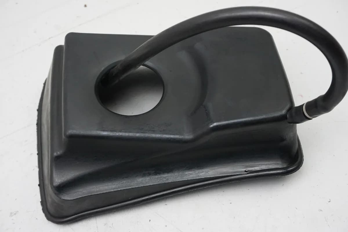 SUZUKI UH 125 BP BURGMAN K2-K6 Tankstutzen Überlauf Abdeckung Gummi Deckel