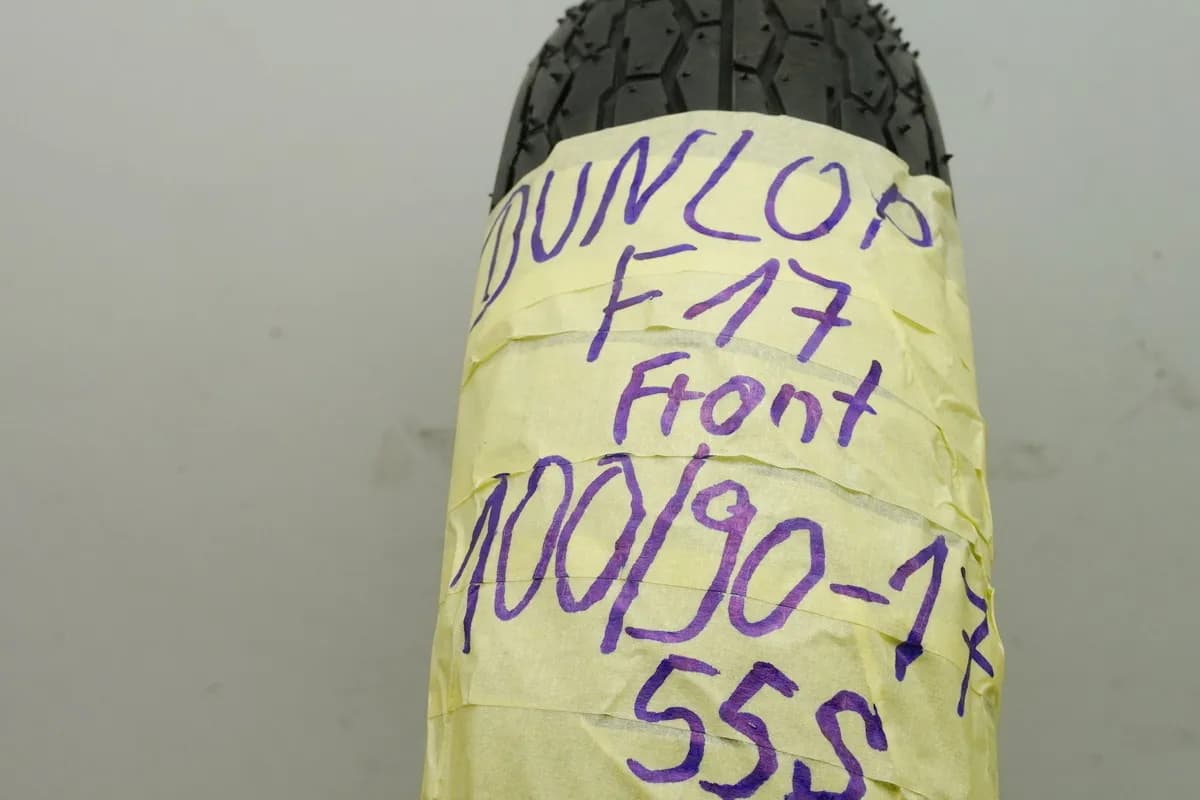 Dunlop F 17 100/ 90 17 (55S) Reifen Vorderrad (z.B. für Kawasaki EL 250)