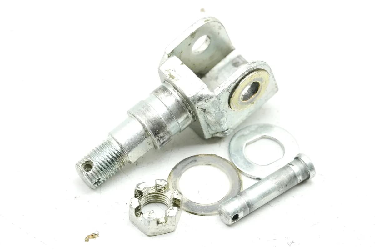 SUZUKI GSF 400 GK75B Bandit Halter Fußraste Fahrer rechts Gelenk Footrest