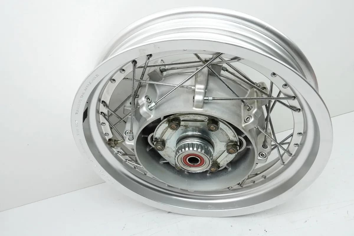 YAMAHA XV 750 4PW 1100 3LP VIRAGO Felge hinten Hinterrad J15 x MT 3.00 unfallfrei