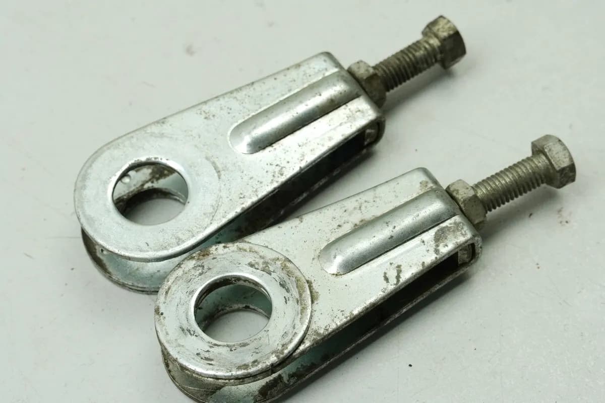 KAWASAKI EN 500 EN 500A Kettenspanner links rechts Paar (für Schwinge Felge)