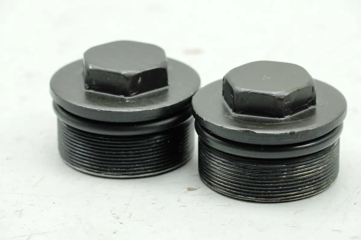 YAMAHA TDR 125 3XE Belgarda Gabel Verschluß Schraube Stopfen Gabelhom Standrohr