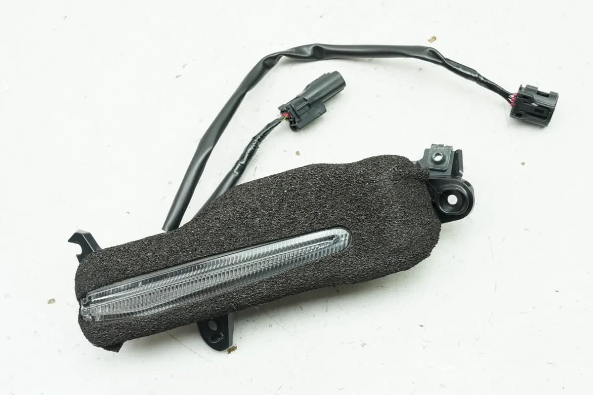 Yamaha YZF R1 RN32 RN49 Tagfahrlicht links Standlicht Lampe 2CR-84301-00