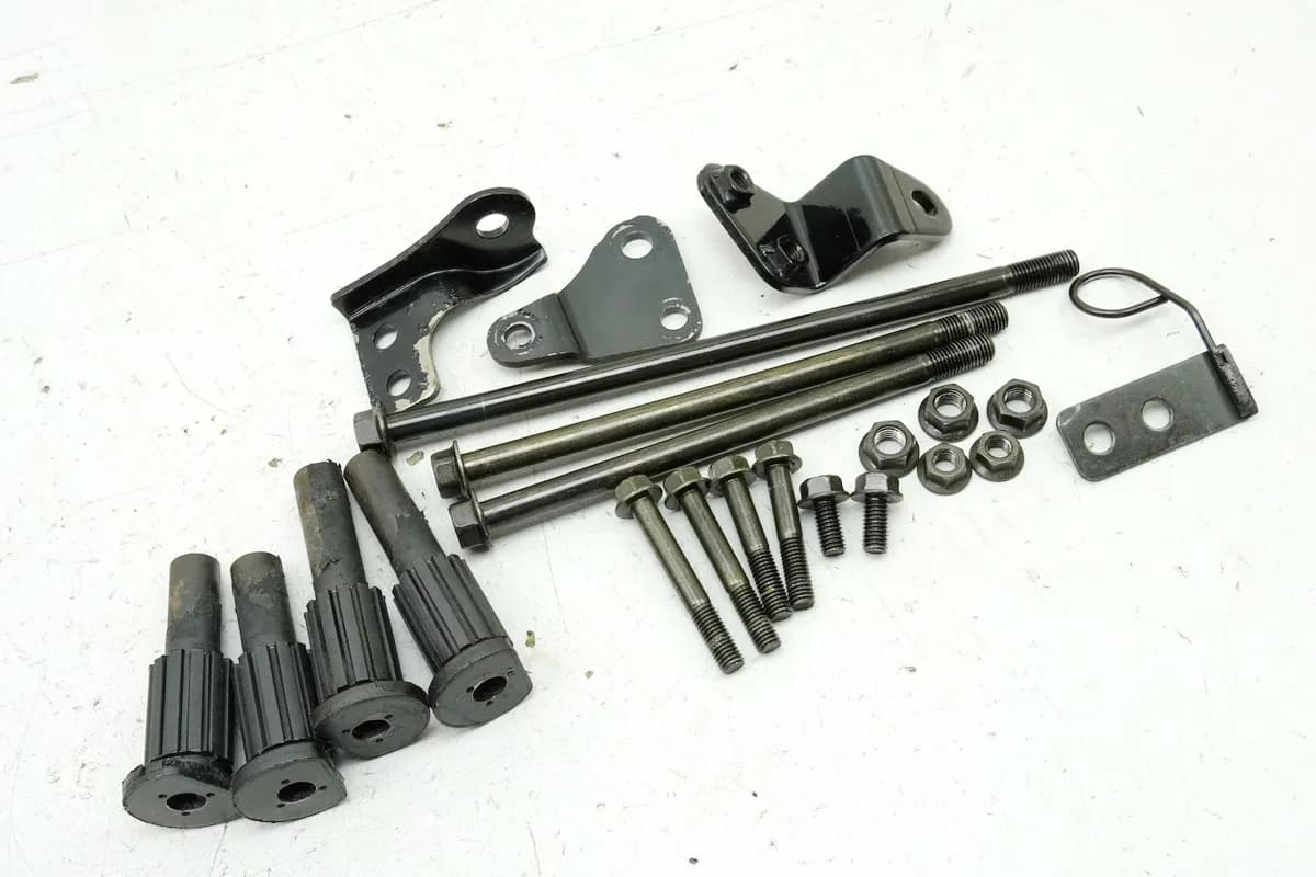 KAWASAKI EN 500 EN 500 A Halterung Motor Achse Schrauben Distanz Motorhalter