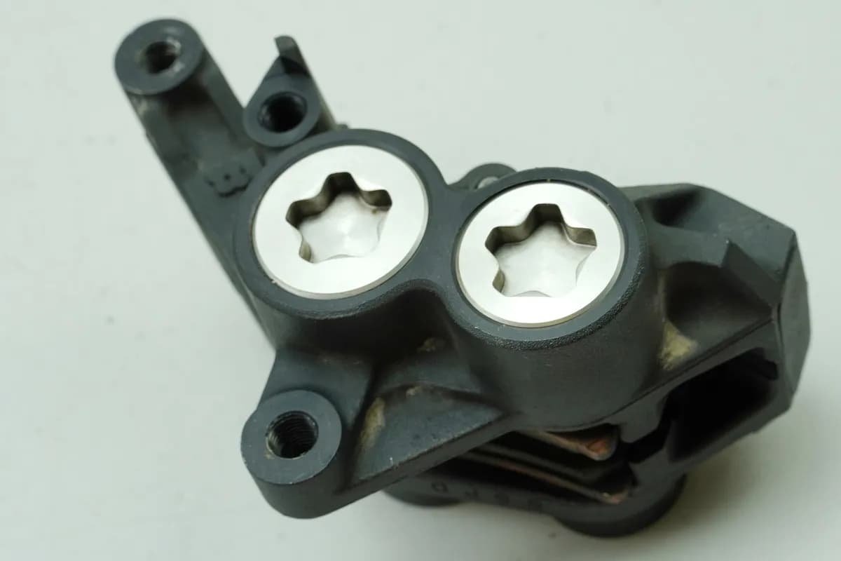 YAMAHA MT 07 Tracer 700 RM14 Bremssattel links Bremszange Brake Caliper