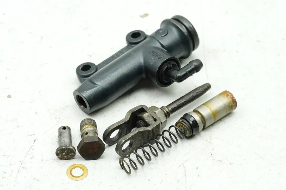 YAMAHA TDR 125 3XE Belgarda Bremszylinder hinten Bremspumpe Fußbremszylinder