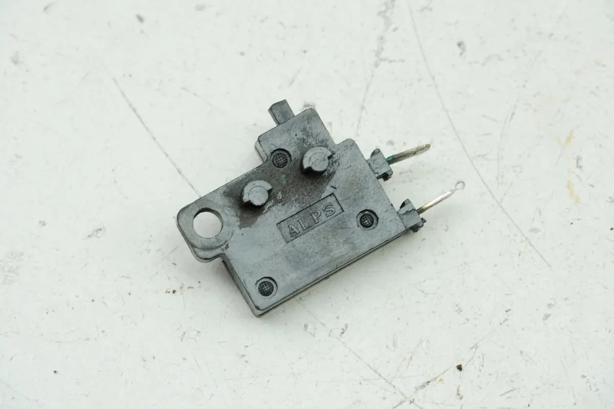 HONDA XR 125 L JD19 Bremslichtschalter vorn