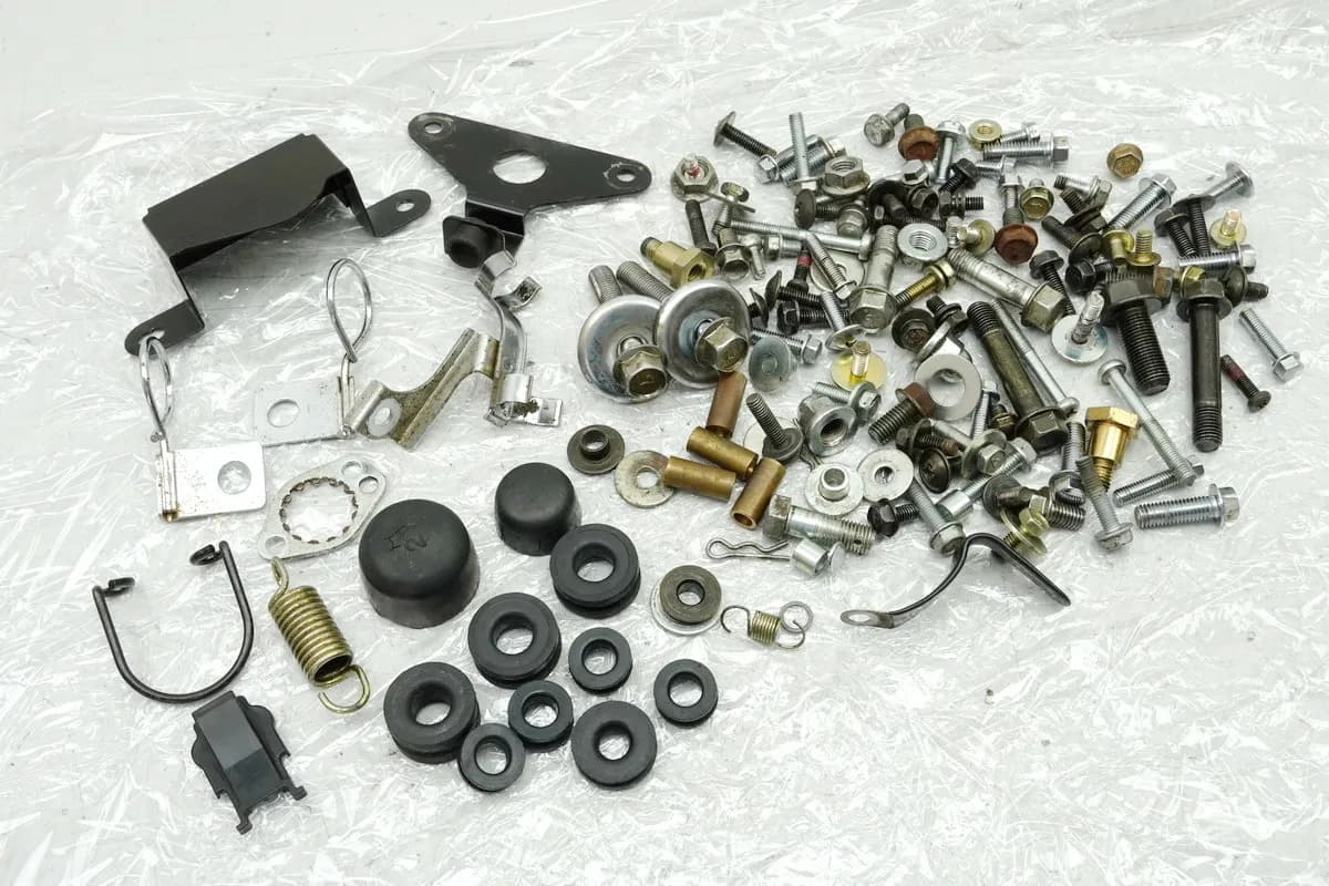 KAWASAKI EN 500 EN 500 A Schrauben Muttern Kleinteile Halter (für Rahmen)