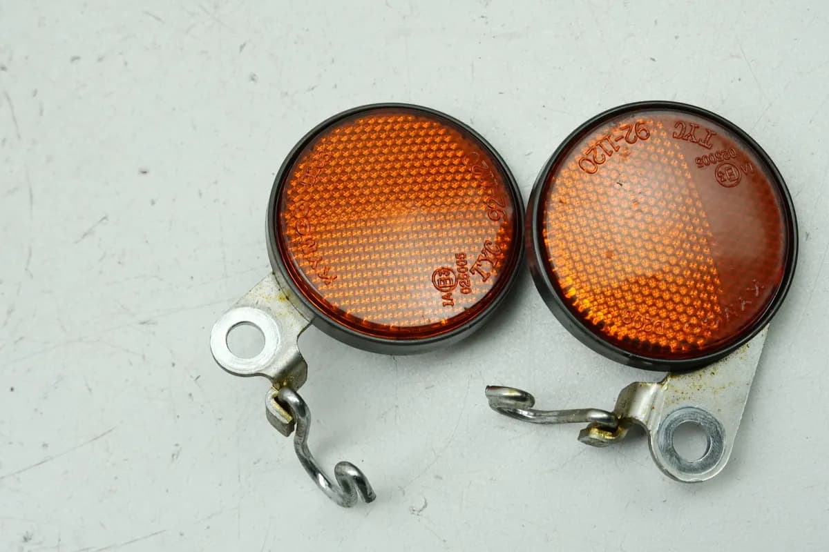 KYMCO ZING 125 RFBRF25AA Reflektor an Gabelbrücke Strahler Katzenauge 8785 km