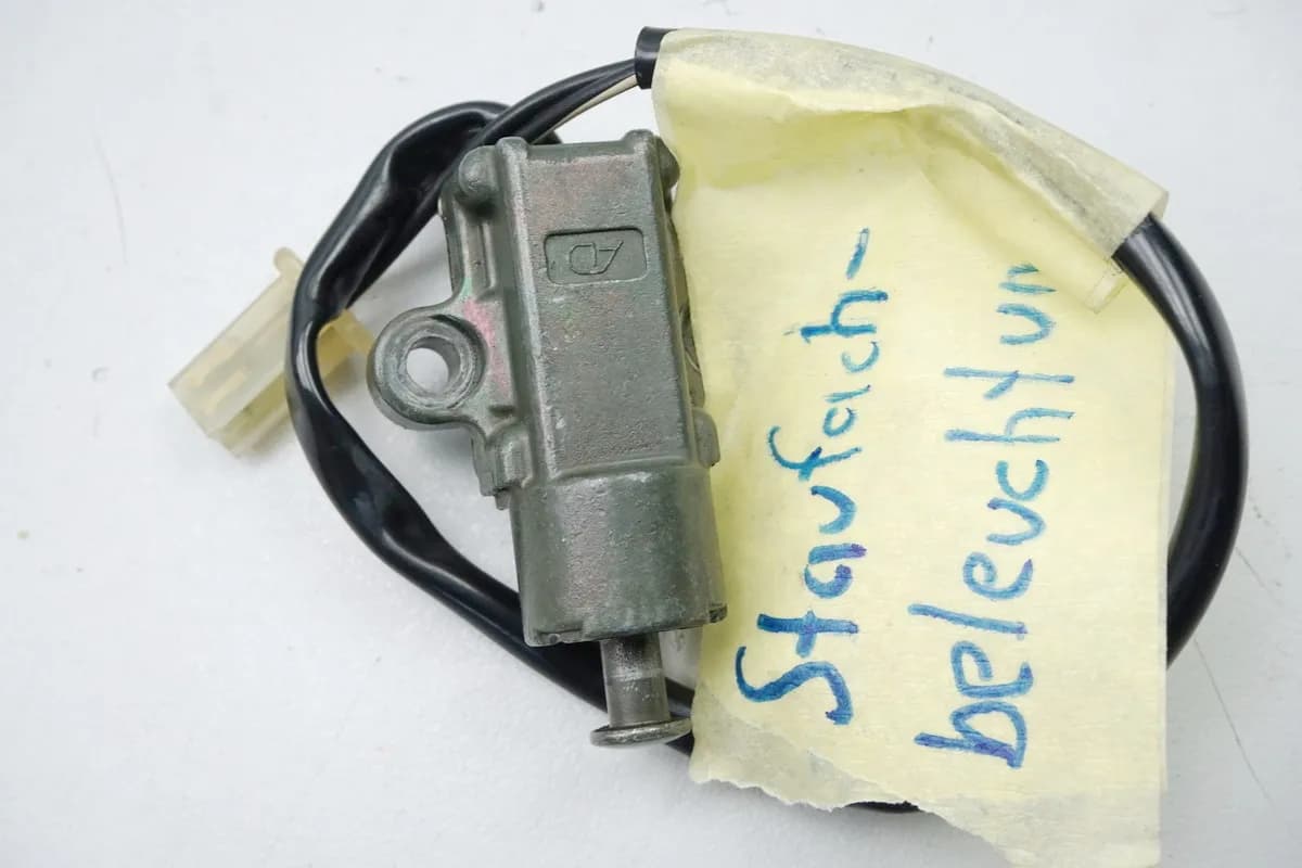 SUZUKI UH 125 BP BURGMAN K2-K6 Schalter Staufachbeleuchtung Lampe Helmfach