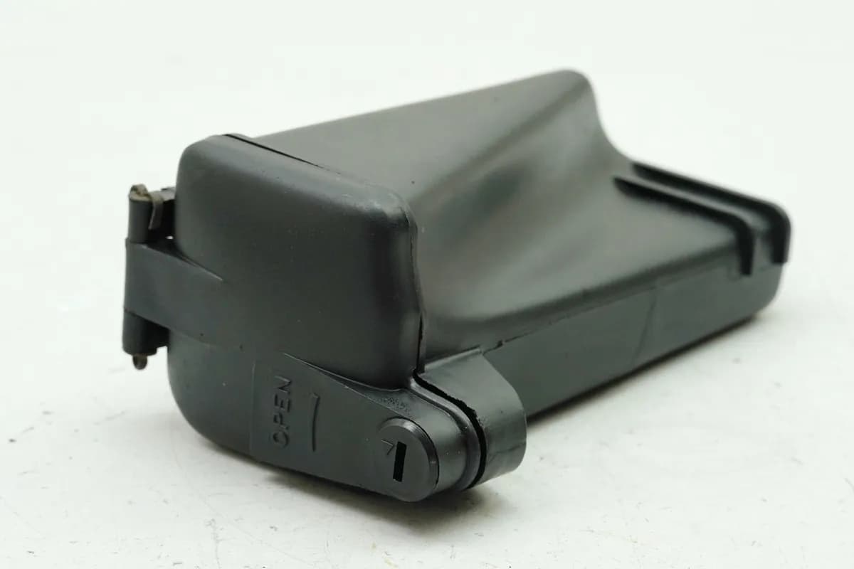 HONDA XR 125 L JD19 Werkzeugkasten Werkzeugbox Werkzeugfach 83501-KB7-000