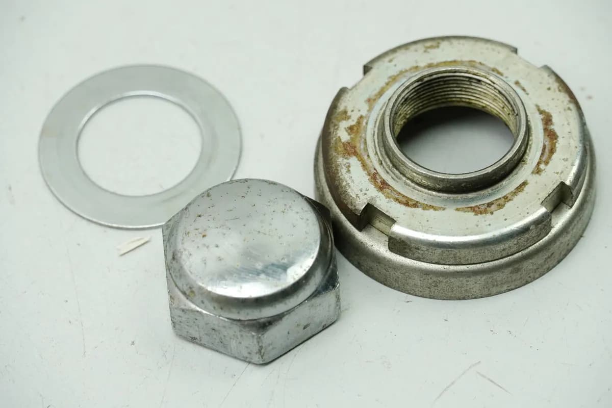 KYMCO ZING 125 RFBRF25AA Mutter Sicherung Lenkkopf Gabelbrücke Schraube 8785km