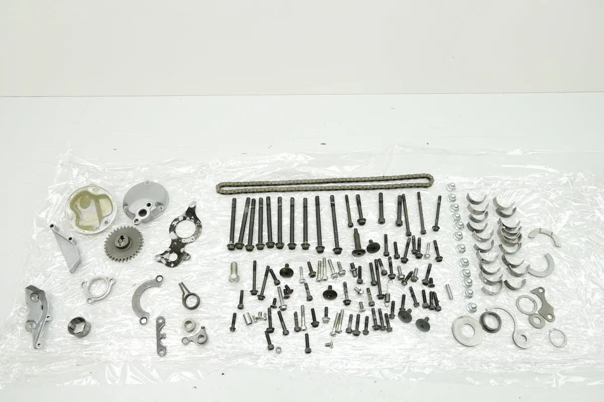 SUZUKI GSF 400 GK75B Bandit Schrauben Kleinteile - für Motor