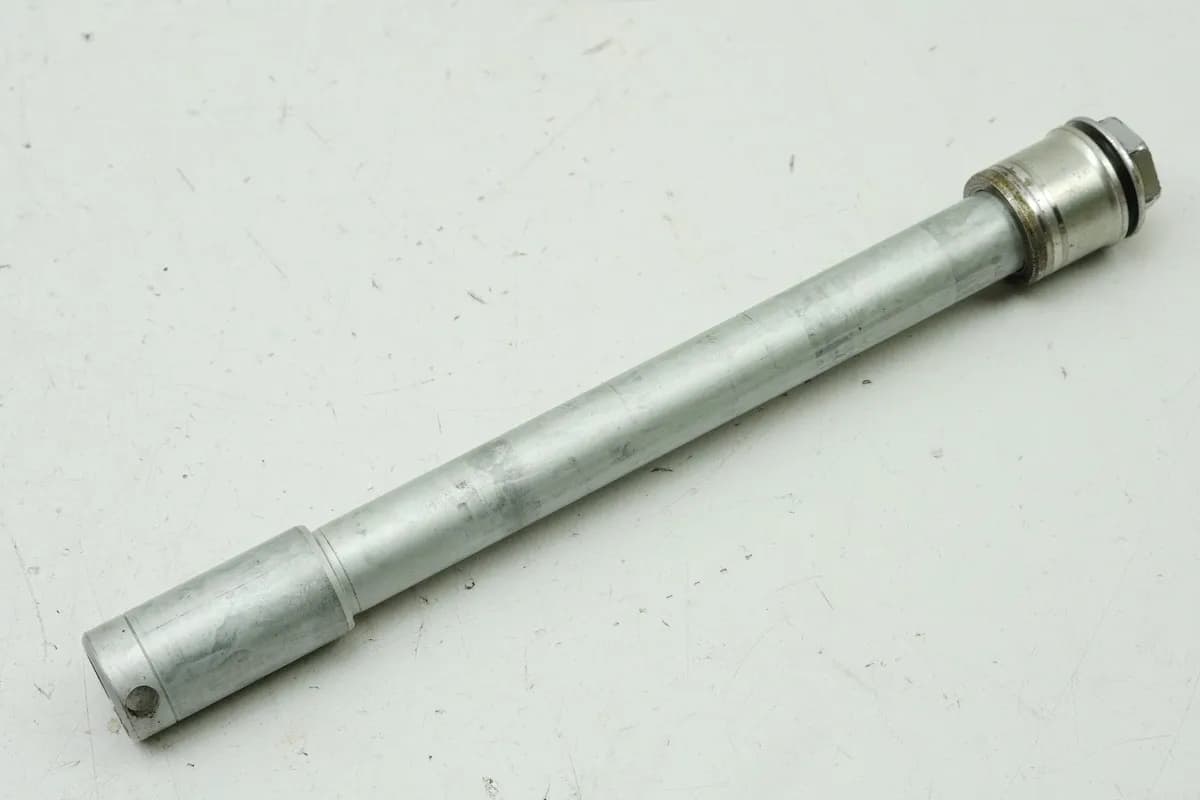 HONDA NTV 650 RC33 REVERE Steckachse vorn Achse Distanzhülse (für Felge Gabel)