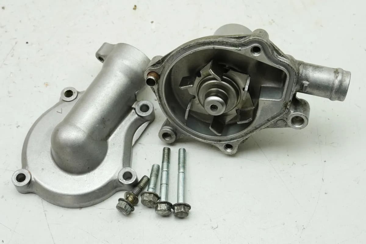 HONDA NTV 650 RC33 REVERE Wasserpumpe Flügelrad Welle Motordeckel (für Motor)