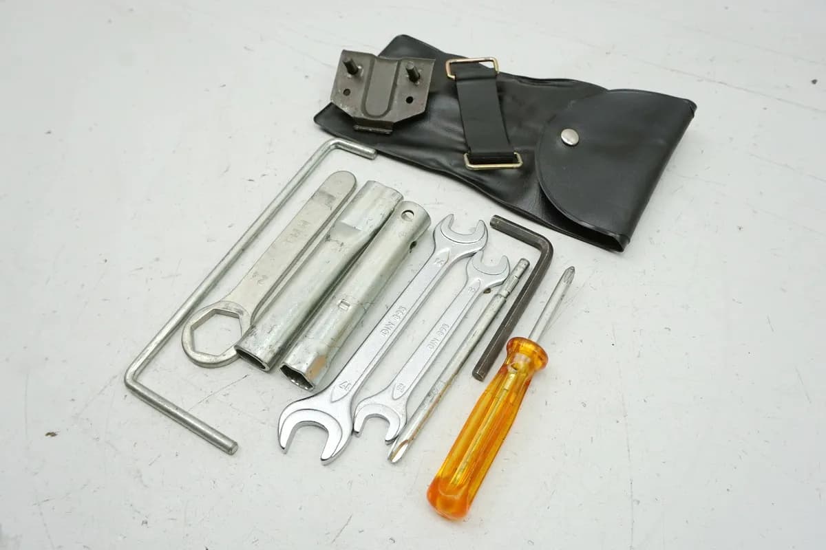 SUZUKI UH 125 BP BURGMAN K2-K6 Bordwerkzeug Werkzeug