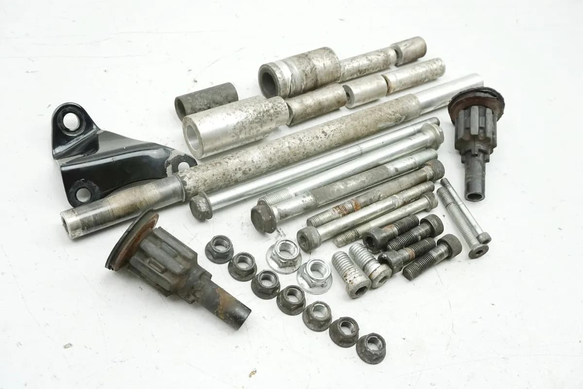 SUZUKI GSX 650 F WVCJ ABS BANDIT Halterung Motor Achse Schrauben Bolzen Distanz