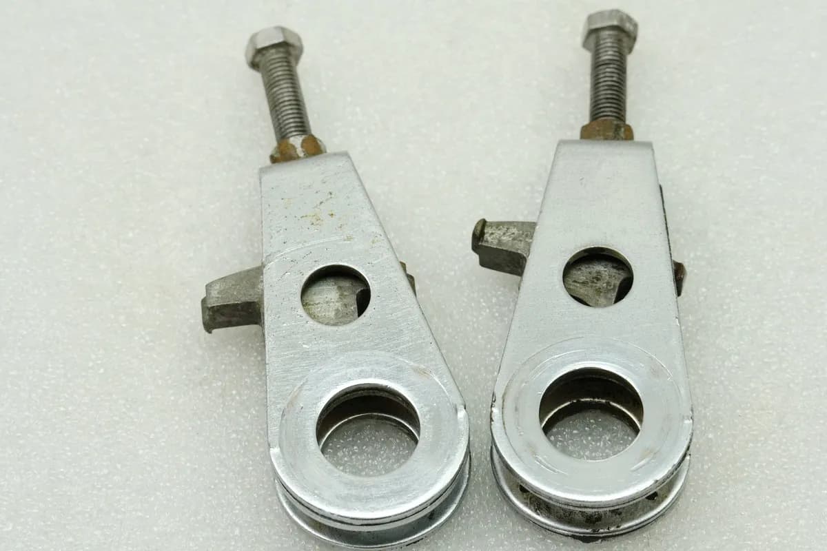 HONDA CB 250 G CB250G Kettenspanner (für Schwinge Achse Felge Hinterrad) 74-77