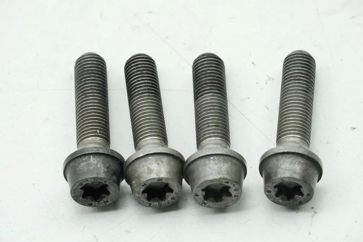 BMW R nine T Urban G/S 0J41 Schrauben für Bremssattel vorn Satz 4 Stück