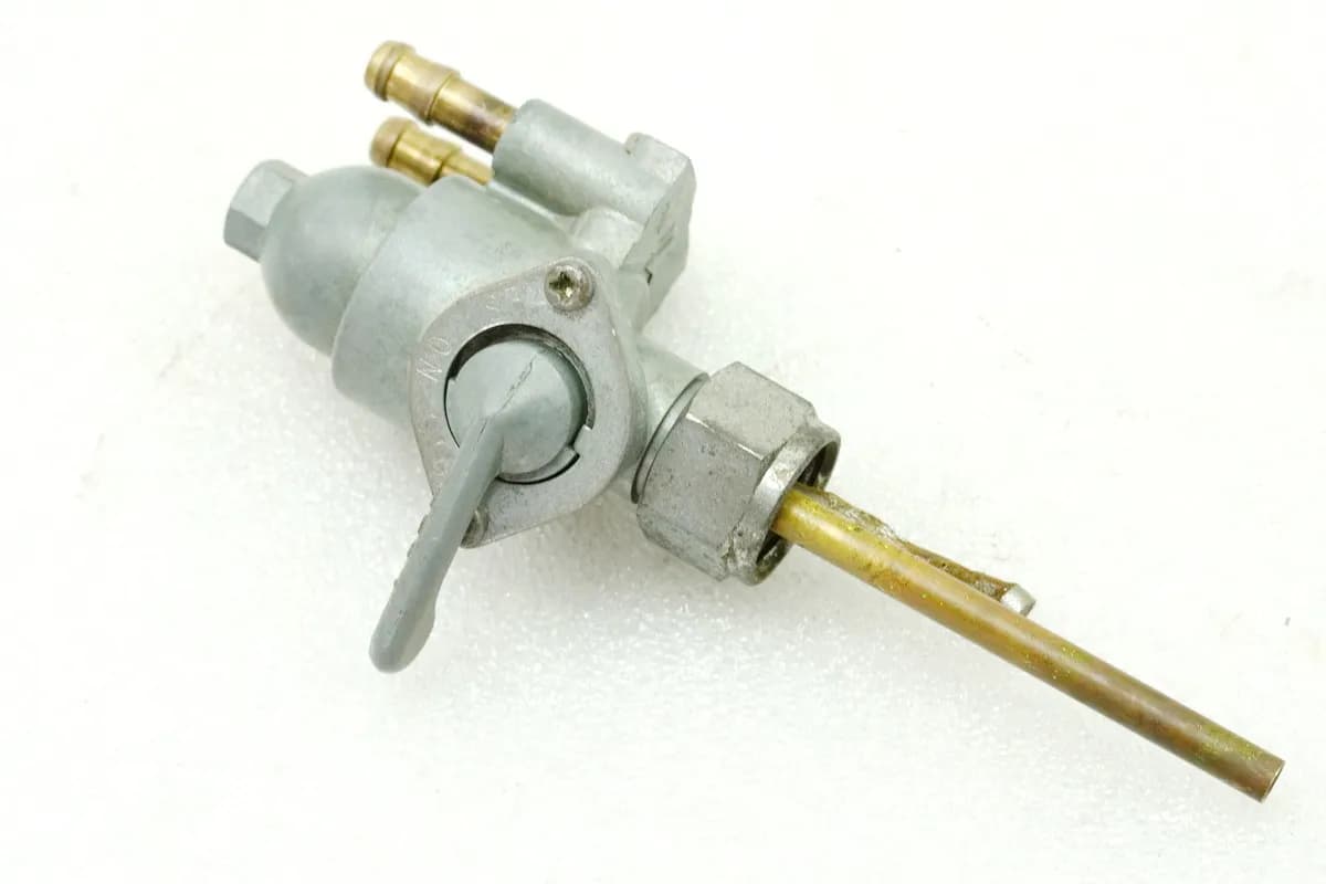 HONDA CB 250 G CB250G Benzinhahn Kraftstoffhahn Sprithahn (für Tank) 74-77